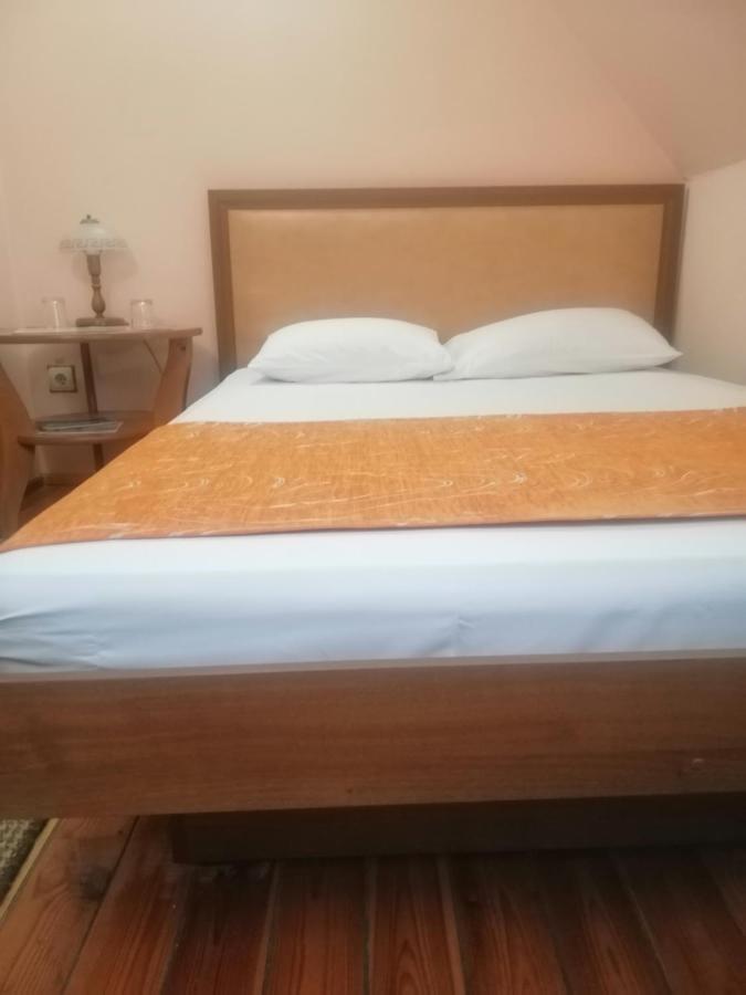 Hotel Gostiniy Dvor Non-Stop à Kherson Extérieur photo