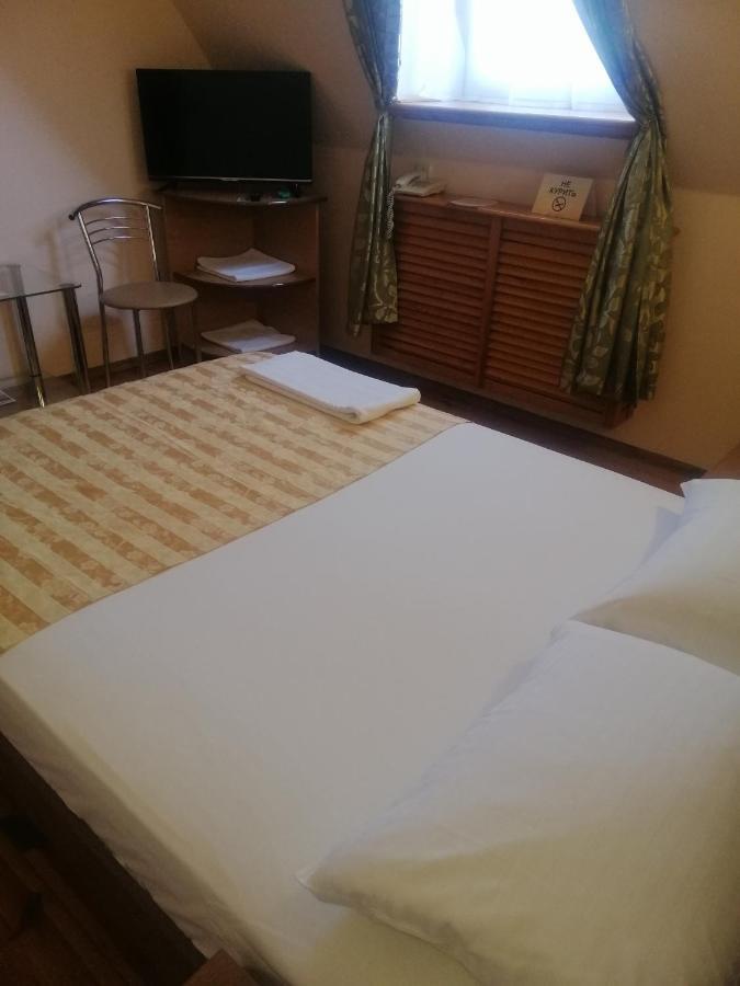 Hotel Gostiniy Dvor Non-Stop à Kherson Extérieur photo