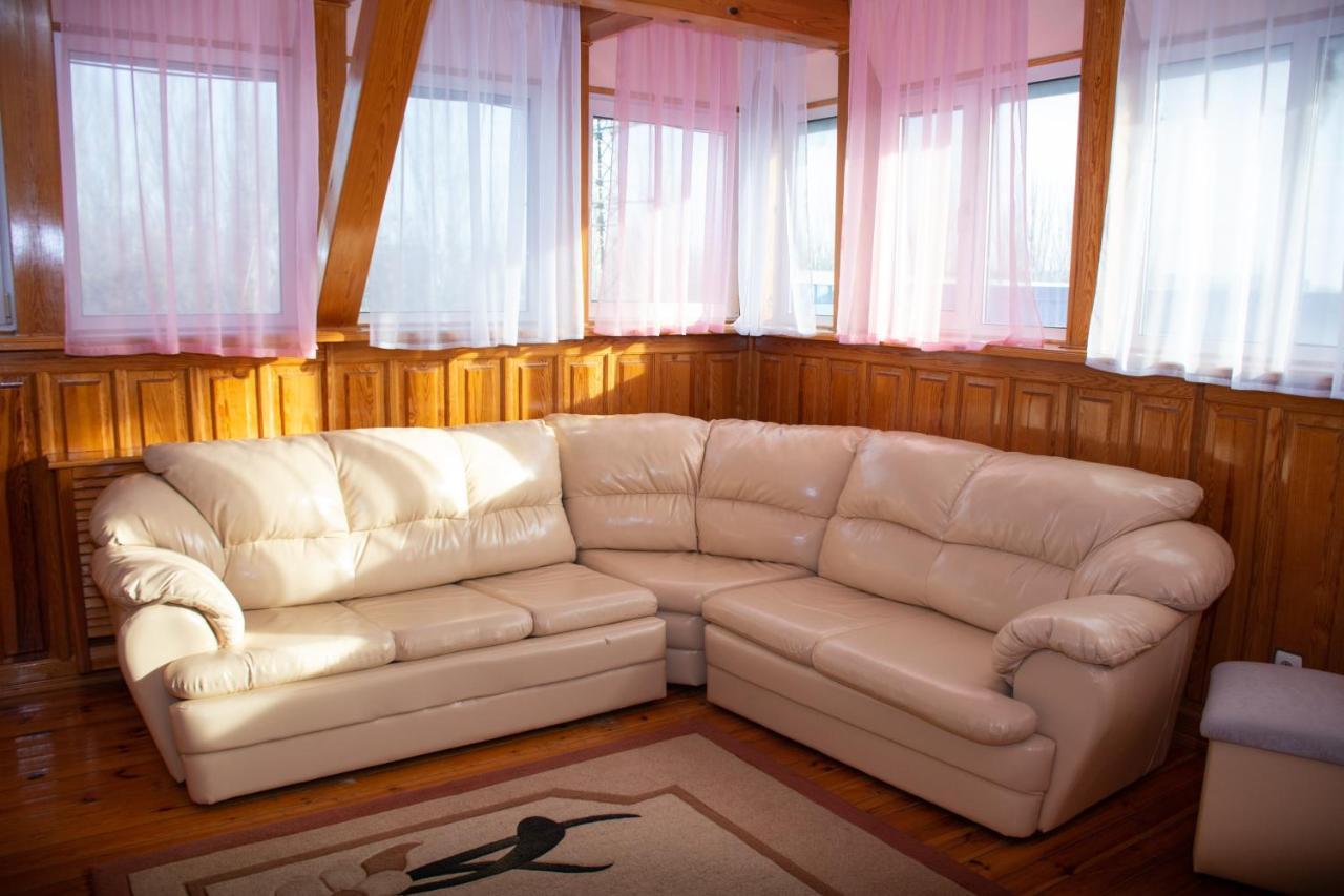 Hotel Gostiniy Dvor Non-Stop à Kherson Extérieur photo