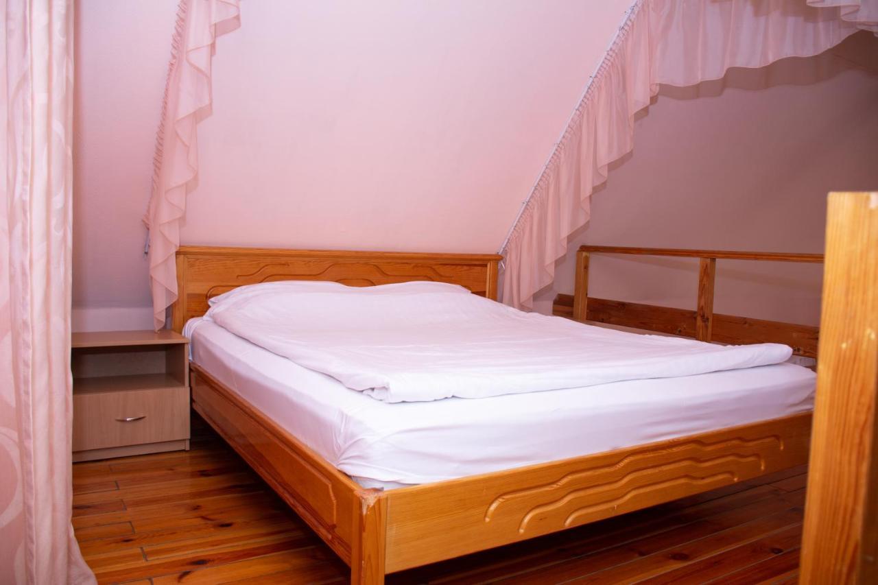 Hotel Gostiniy Dvor Non-Stop à Kherson Extérieur photo