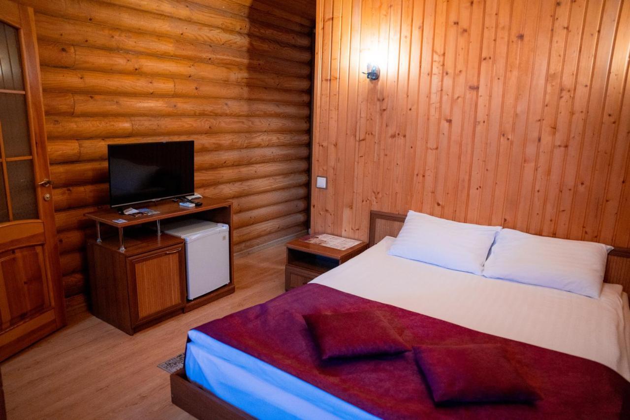 Hotel Gostiniy Dvor Non-Stop à Kherson Extérieur photo