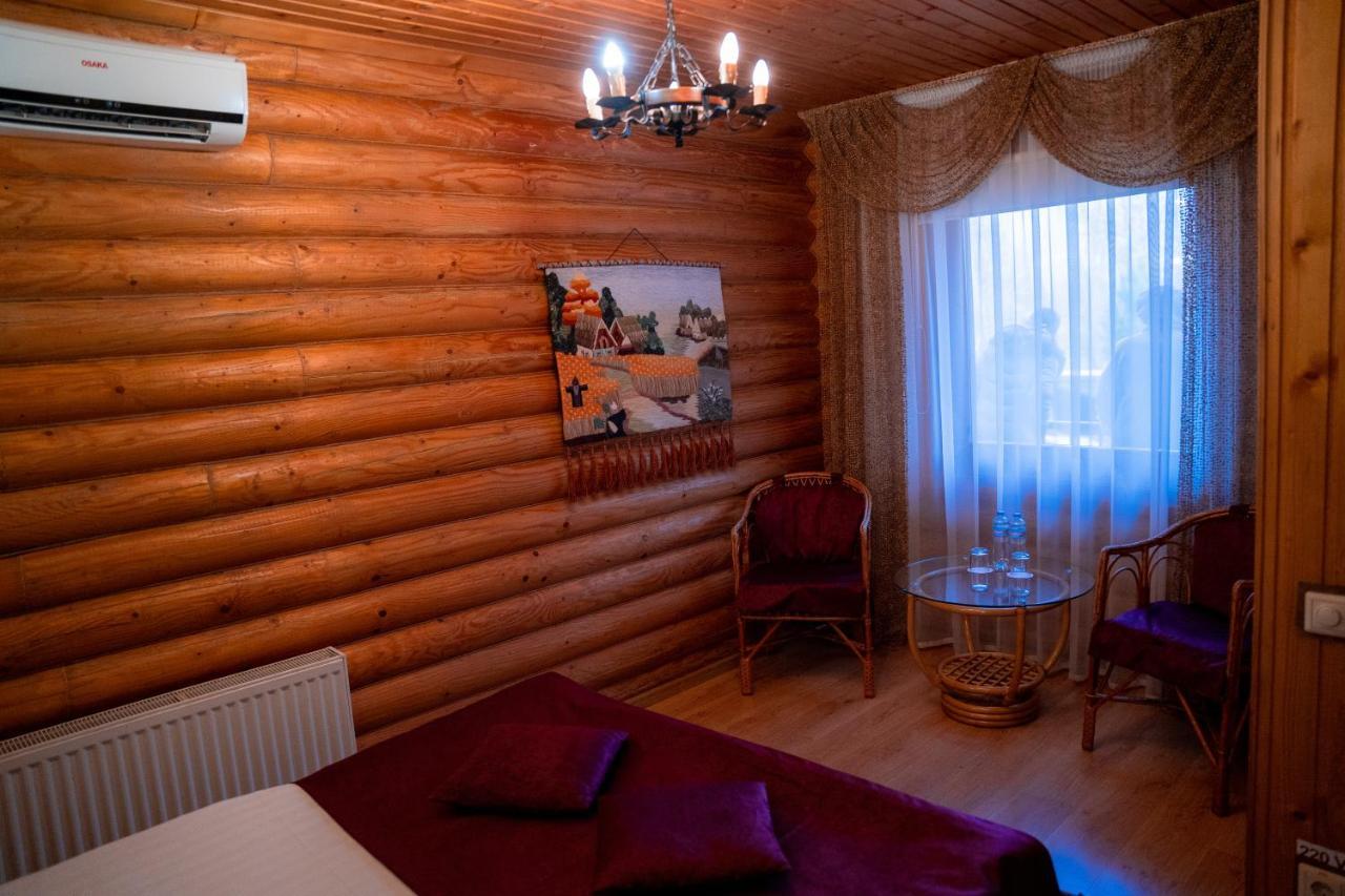 Hotel Gostiniy Dvor Non-Stop à Kherson Extérieur photo