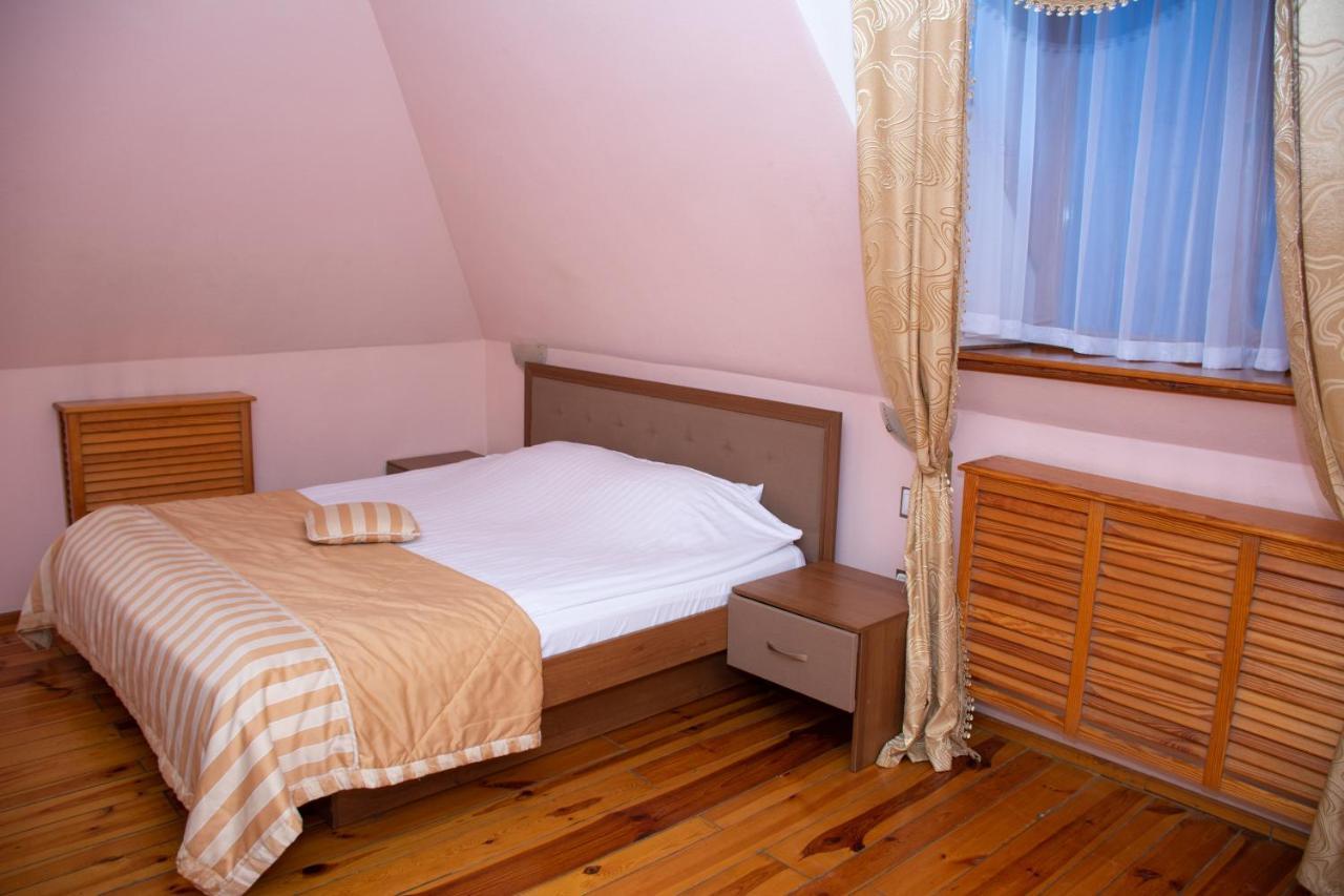 Hotel Gostiniy Dvor Non-Stop à Kherson Extérieur photo