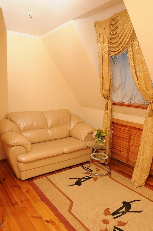 Hotel Gostiniy Dvor Non-Stop à Kherson Extérieur photo