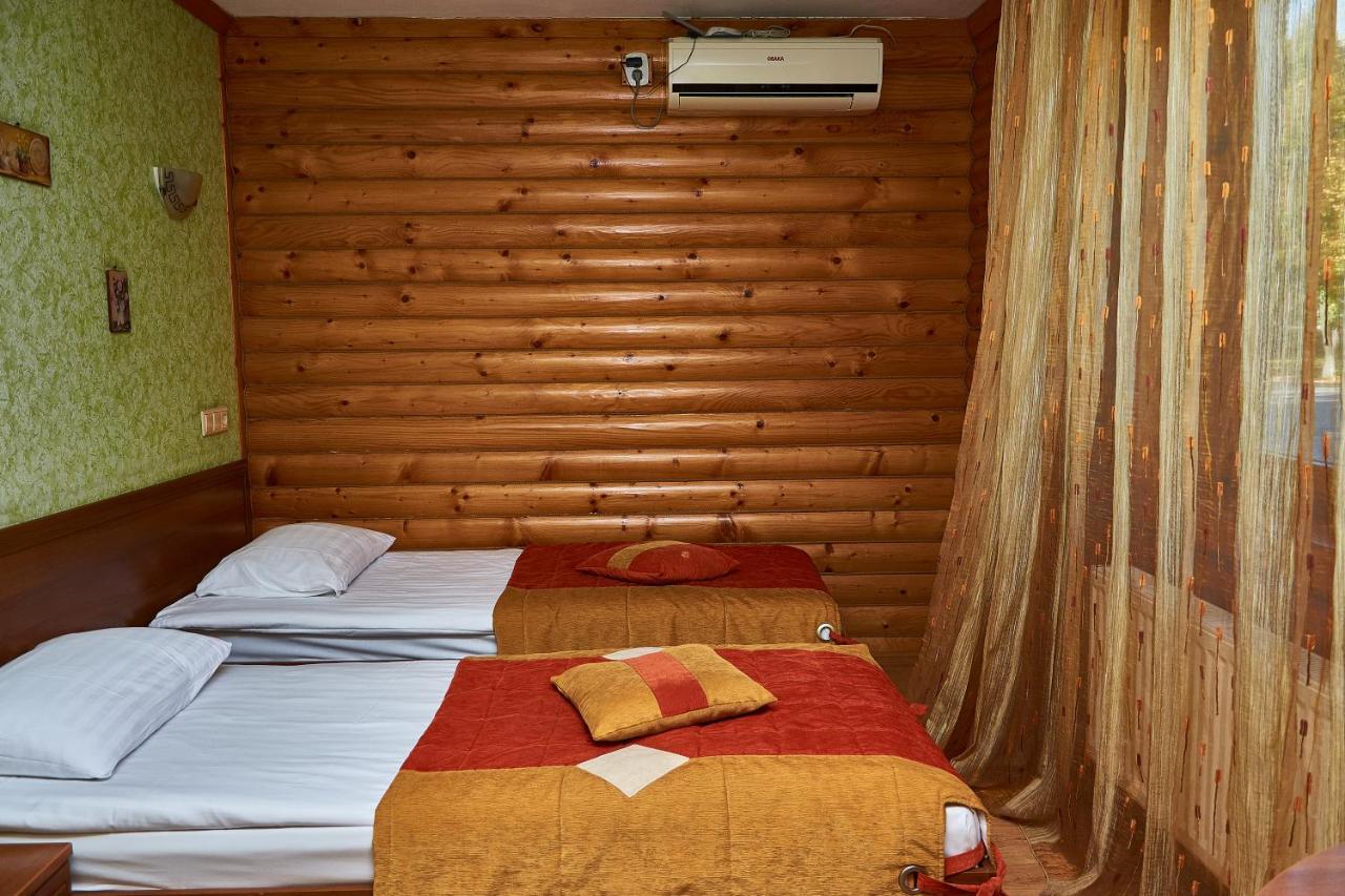 Hotel Gostiniy Dvor Non-Stop à Kherson Extérieur photo