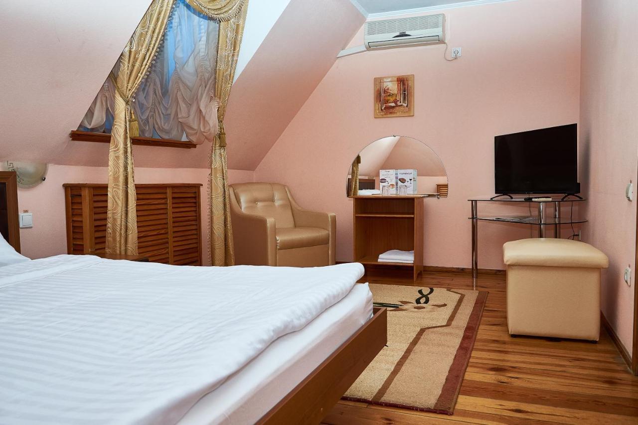 Hotel Gostiniy Dvor Non-Stop à Kherson Extérieur photo